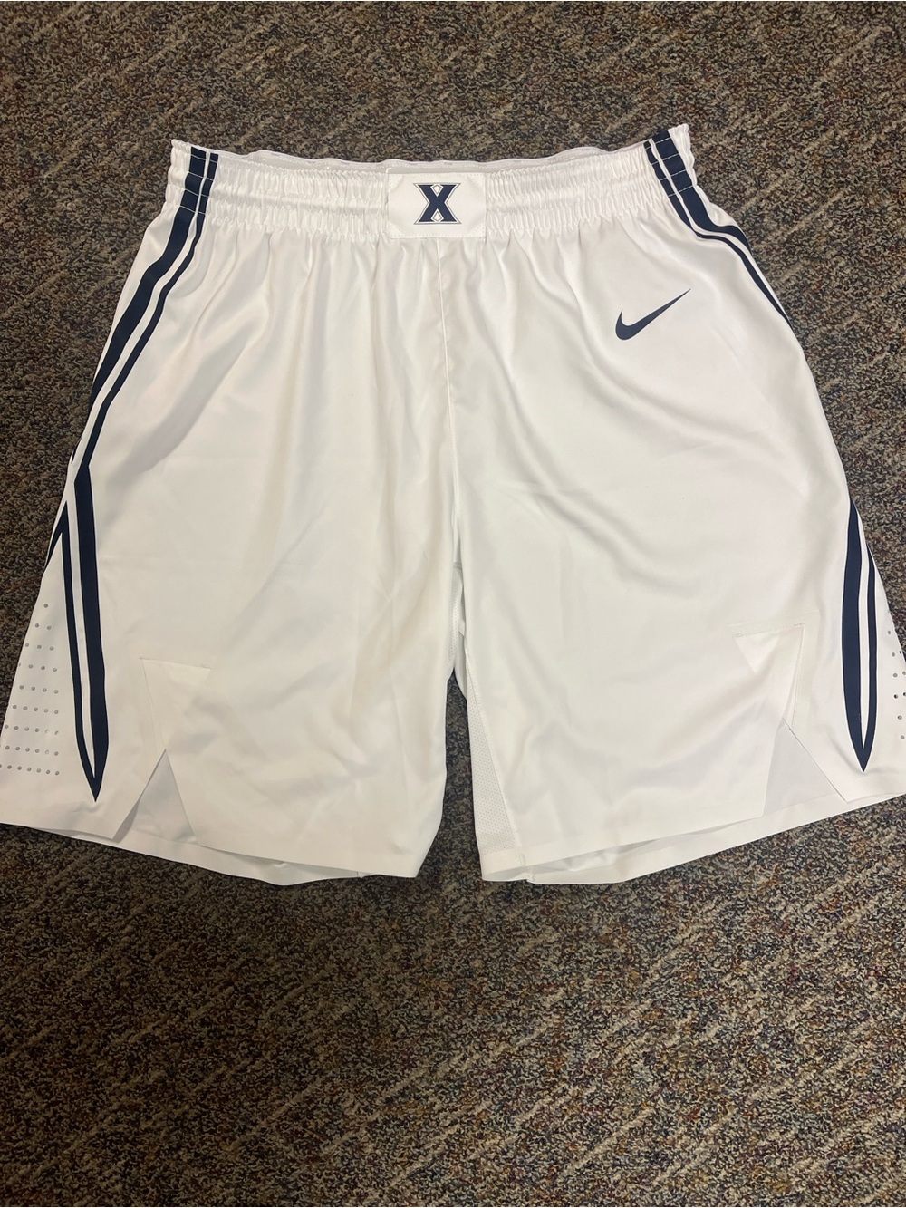Xavier basketball Nike Men's White Performance Basketball Shorts with Navy Trim